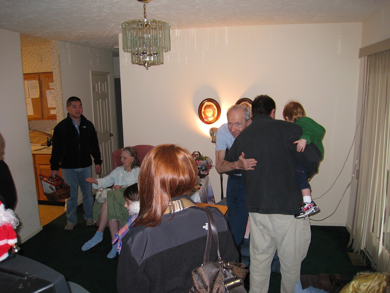 Christmas 2007 Burns Rochester Lights 018.jpg - Christmas 2007! The Misselhorn, Kasdorf and Burns families come together for the celebration! Lots of talk, food, presents, food and visiting.